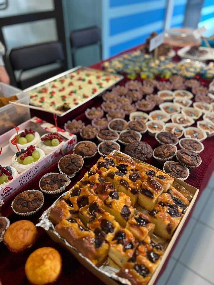 Kiermasz charytatywny w SP 10 w Ostrołęce [5.11.2025] - zdjęcie #38 - eOstroleka.pl