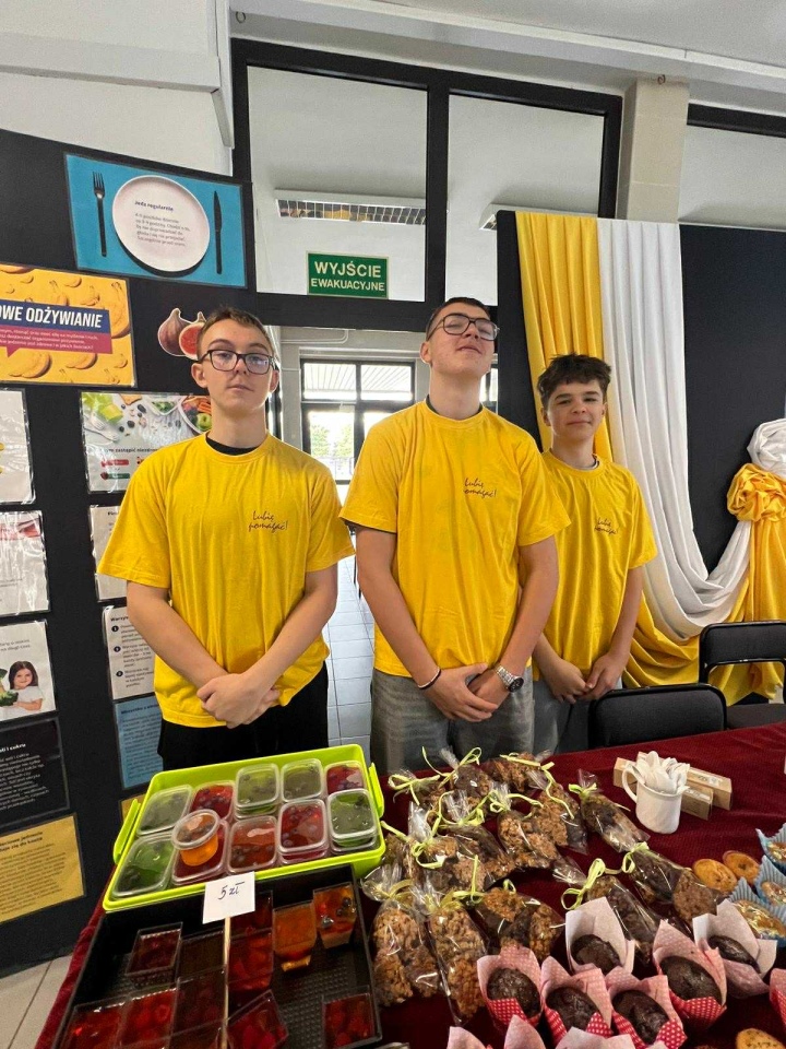 Kiermasz charytatywny w SP 10 w Ostrołęce [5.11.2025] - zdjęcie #37 - eOstroleka.pl