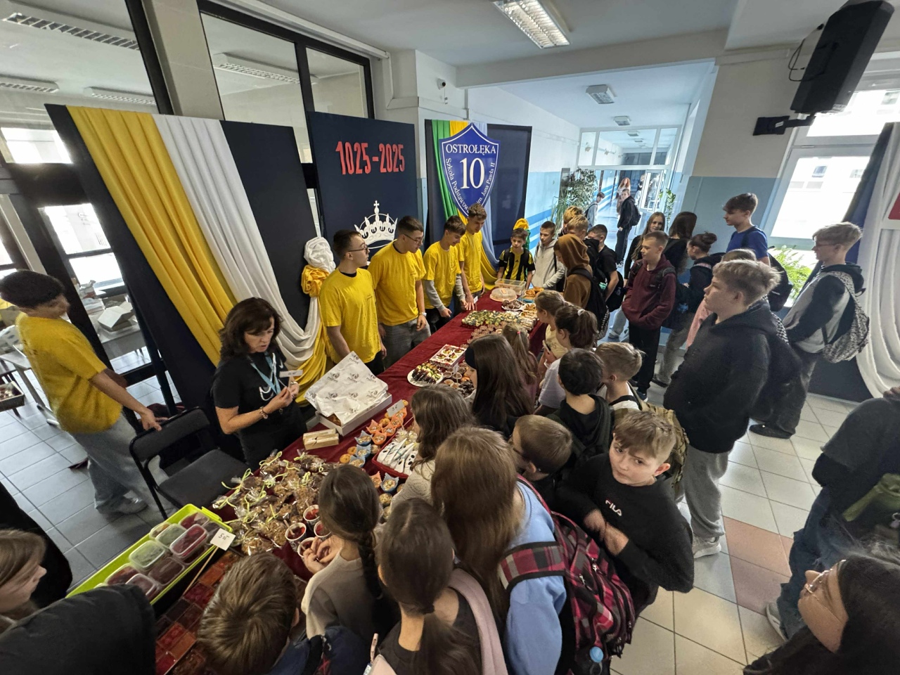 Kiermasz charytatywny w SP 10 w Ostrołęce [5.11.2025] - zdjęcie #34 - eOstroleka.pl