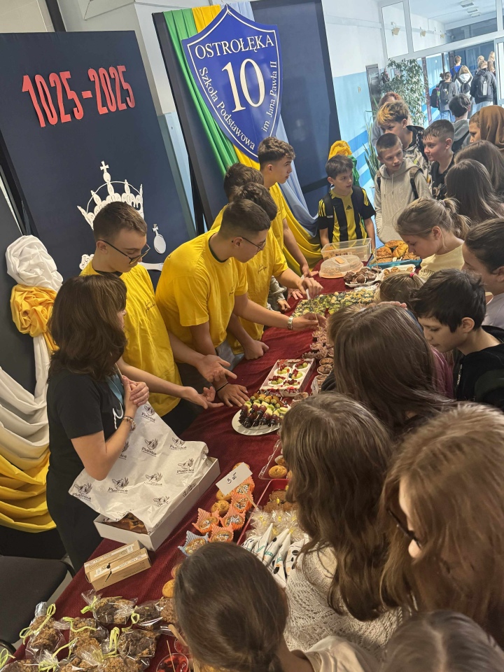 Kiermasz charytatywny w SP 10 w Ostrołęce [5.11.2025] - zdjęcie #30 - eOstroleka.pl