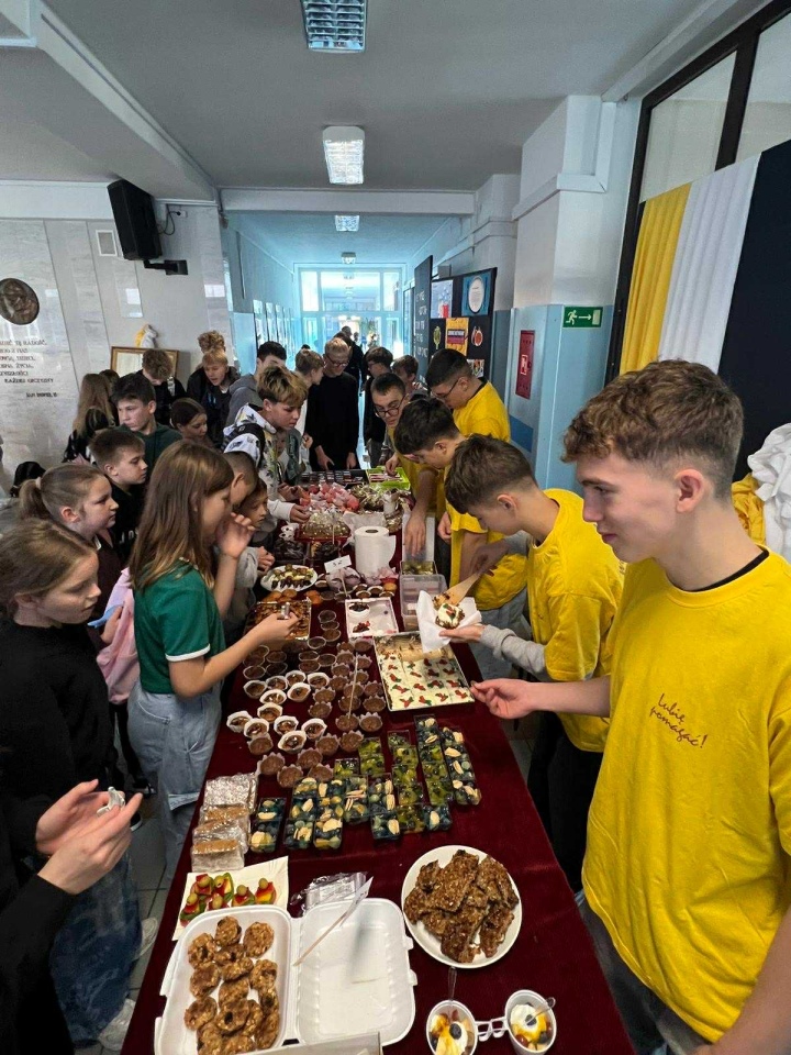 Kiermasz charytatywny w SP 10 w Ostrołęce [5.11.2025] - zdjęcie #27 - eOstroleka.pl