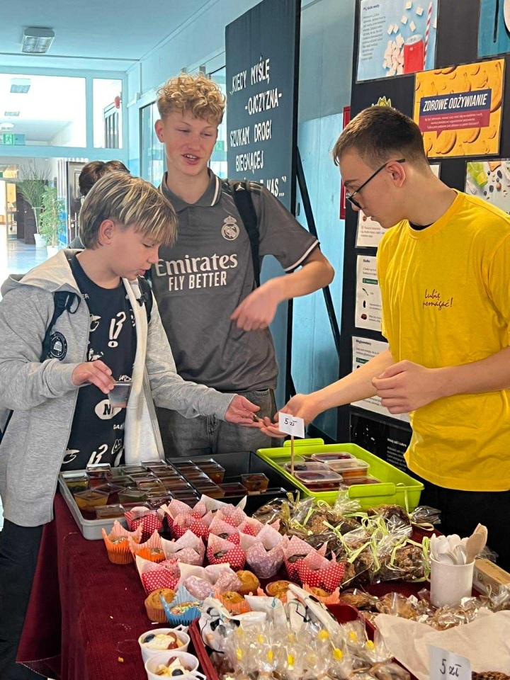 Kiermasz charytatywny w SP 10 w Ostrołęce [5.11.2025] - zdjęcie #26 - eOstroleka.pl