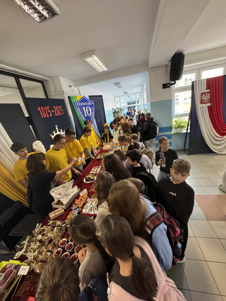 Kiermasz charytatywny w SP 10 w Ostrołęce [5.11.2025] - zdjęcie #25 - eOstroleka.pl