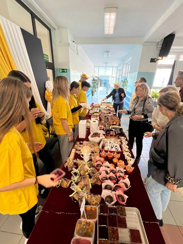 Kiermasz charytatywny w SP 10 w Ostrołęce [5.11.2025] - zdjęcie #24 - eOstroleka.pl