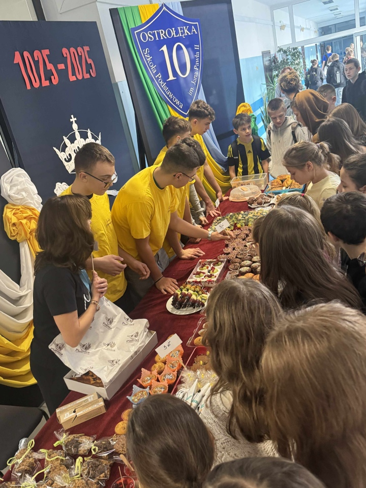 Kiermasz charytatywny w SP 10 w Ostrołęce [5.11.2025] - zdjęcie #23 - eOstroleka.pl