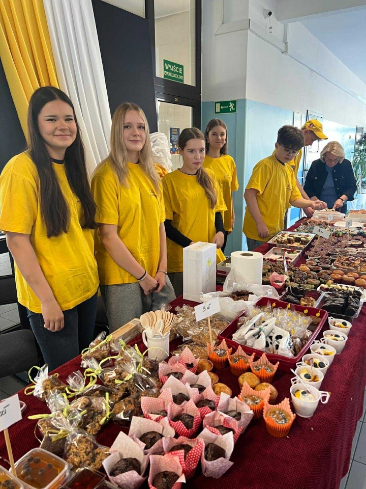 Kiermasz charytatywny w SP 10 w Ostrołęce [5.11.2025] - zdjęcie #21 - eOstroleka.pl