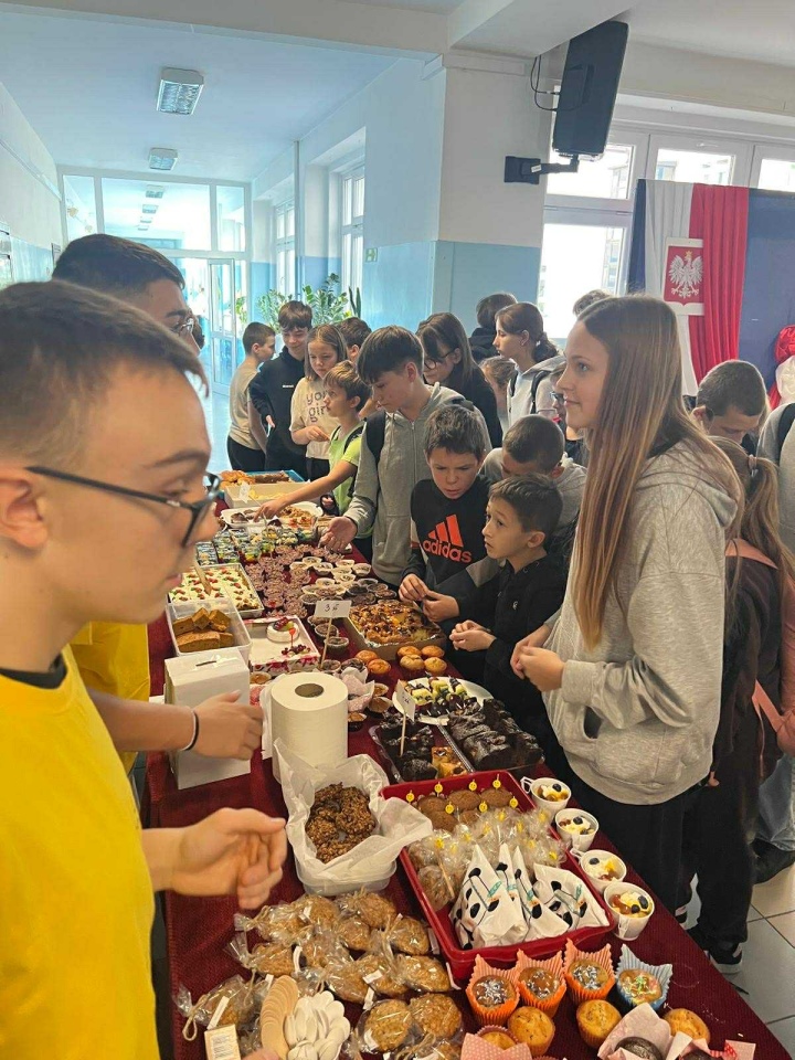 Kiermasz charytatywny w SP 10 w Ostrołęce [5.11.2025] - zdjęcie #19 - eOstroleka.pl