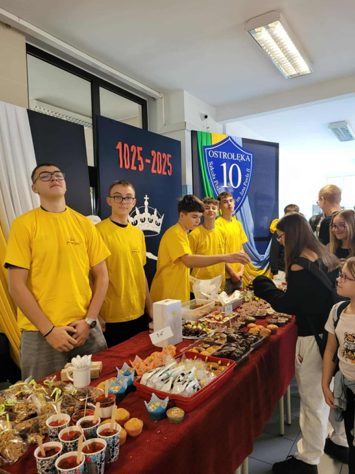 Kiermasz charytatywny w SP 10 w Ostrołęce [5.11.2025] - zdjęcie #17 - eOstroleka.pl