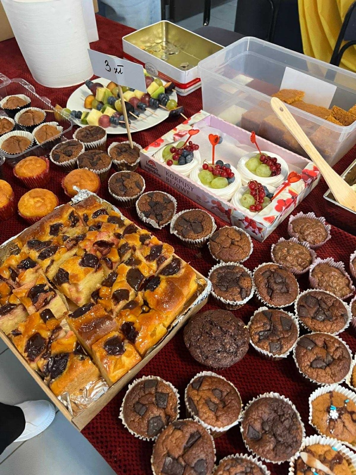 Kiermasz charytatywny w SP 10 w Ostrołęce [5.11.2025] - zdjęcie #16 - eOstroleka.pl