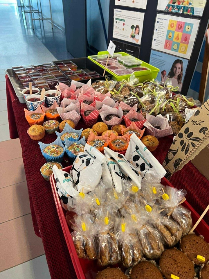 Kiermasz charytatywny w SP 10 w Ostrołęce [5.11.2025] - zdjęcie #11 - eOstroleka.pl