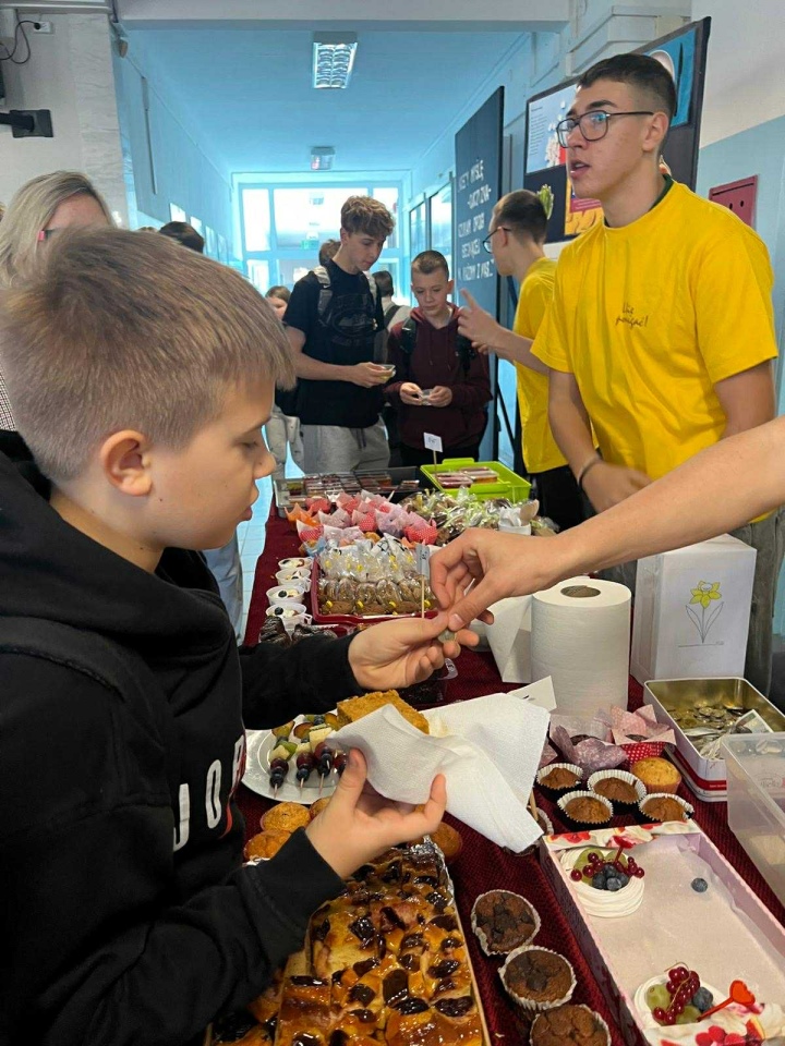 Kiermasz charytatywny w SP 10 w Ostrołęce [5.11.2025] - zdjęcie #9 - eOstroleka.pl