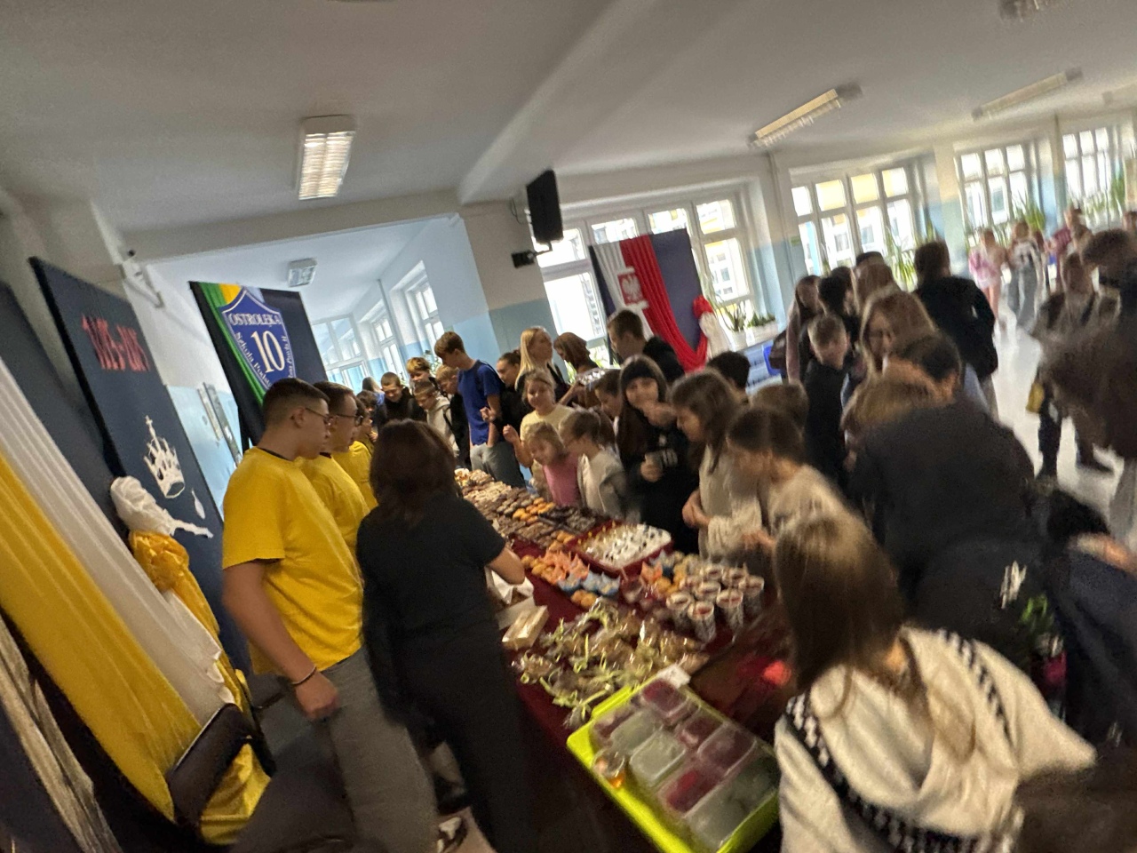 Kiermasz charytatywny w SP 10 w Ostrołęce [5.11.2025] - zdjęcie #7 - eOstroleka.pl