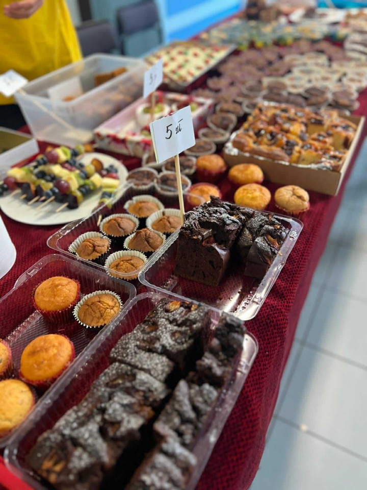 Kiermasz charytatywny w SP 10 w Ostrołęce [5.11.2025] - zdjęcie #5 - eOstroleka.pl