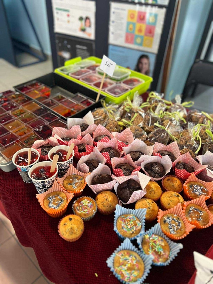 Kiermasz charytatywny w SP 10 w Ostrołęce [5.11.2025] - zdjęcie #1 - eOstroleka.pl