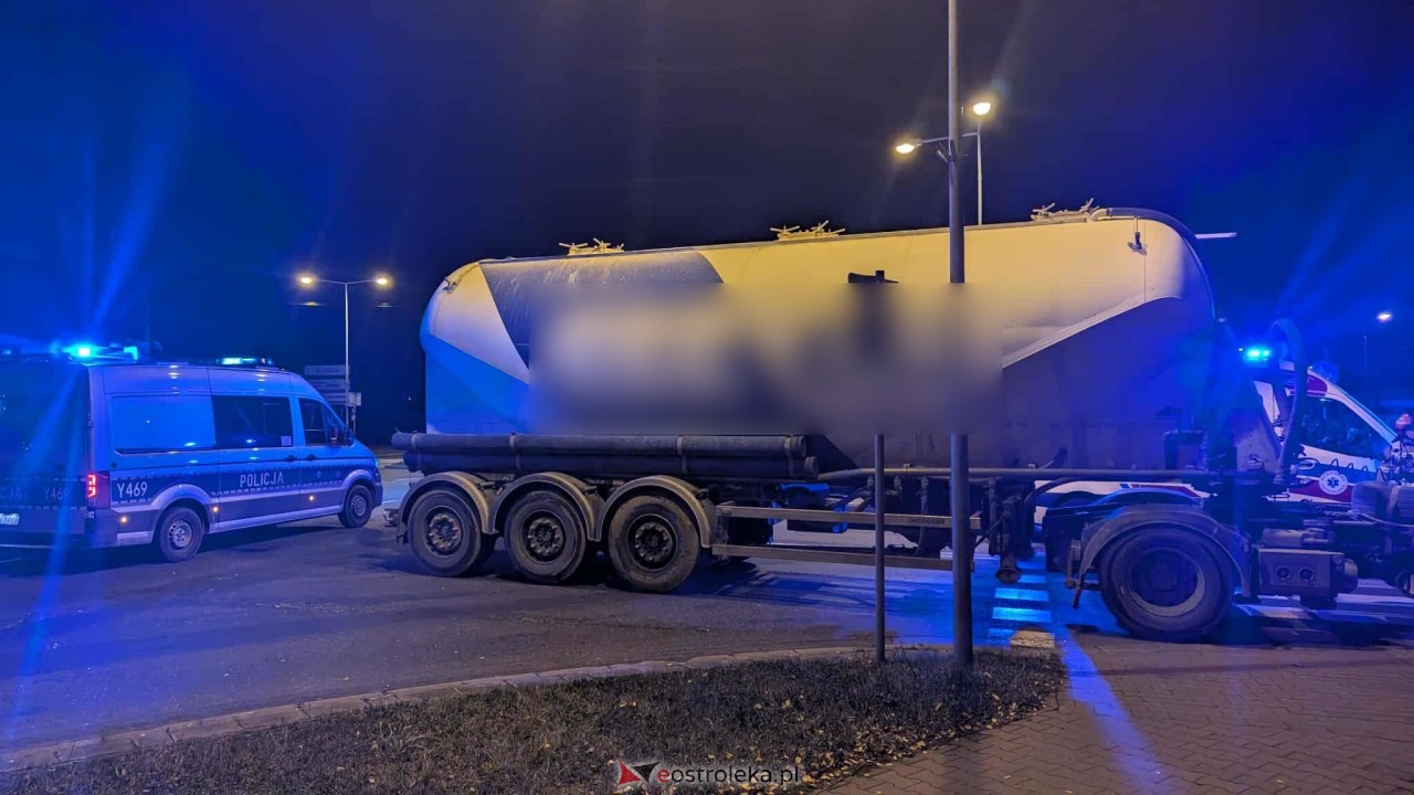 Zderzenie ciężarówki z autem osobowym na Kołobrzeskiej [13.11.2025] - zdjęcie #5 - eOstroleka.pl