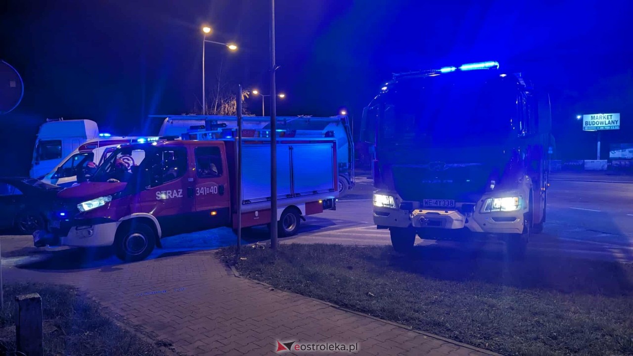 Zderzenie ciężarówki z autem osobowym na Kołobrzeskiej [13.11.2025] - zdjęcie #4 - eOstroleka.pl