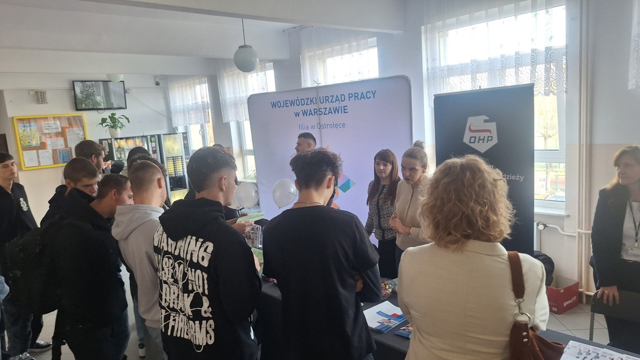 Dzień Aktywności Zawodowej w Zespole Szkół Zawodowych Nr 2 w Ostrołęce [13.11.2025]] - zdjęcie #28 - eOstroleka.pl