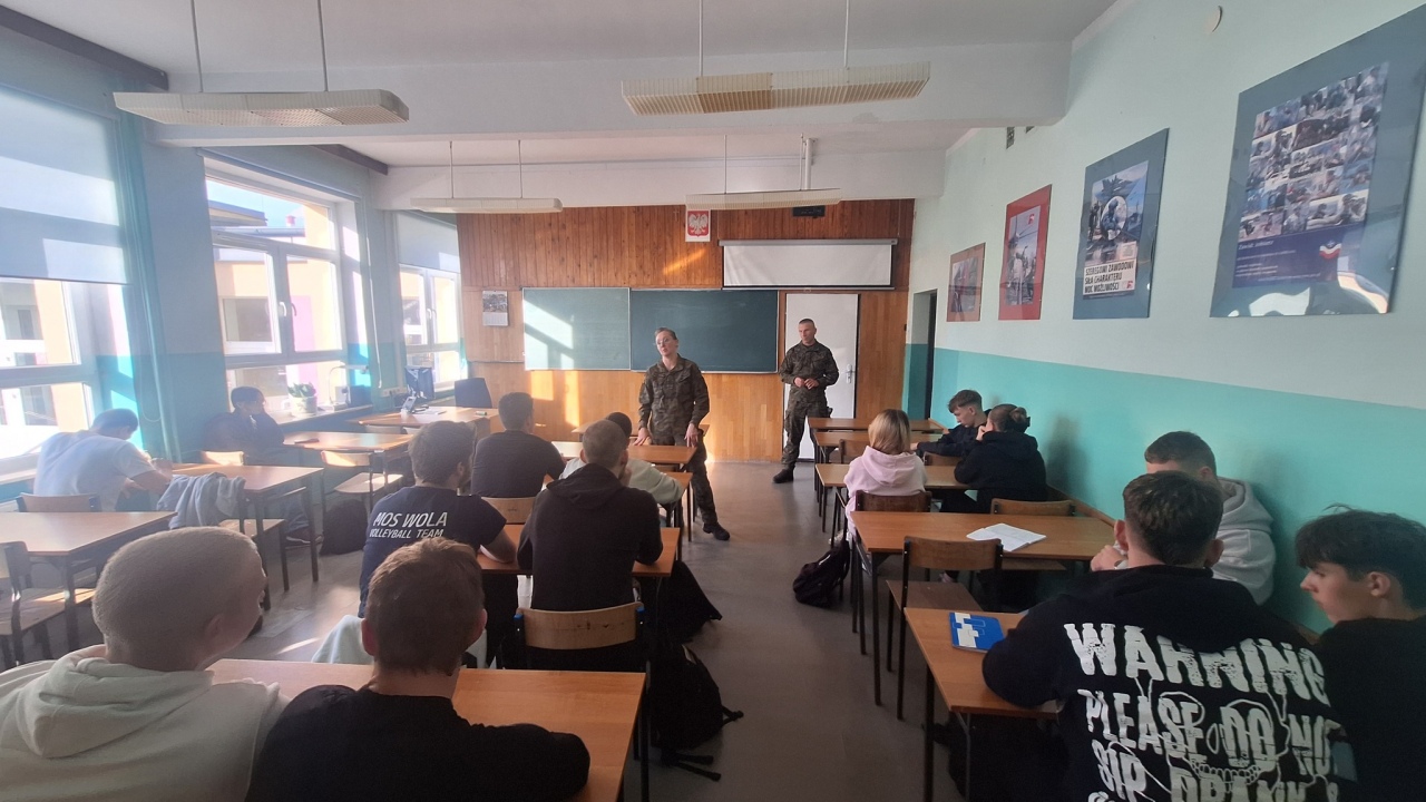 Dzień Aktywności Zawodowej w Zespole Szkół Zawodowych Nr 2 w Ostrołęce [13.11.2025]] - zdjęcie #13 - eOstroleka.pl