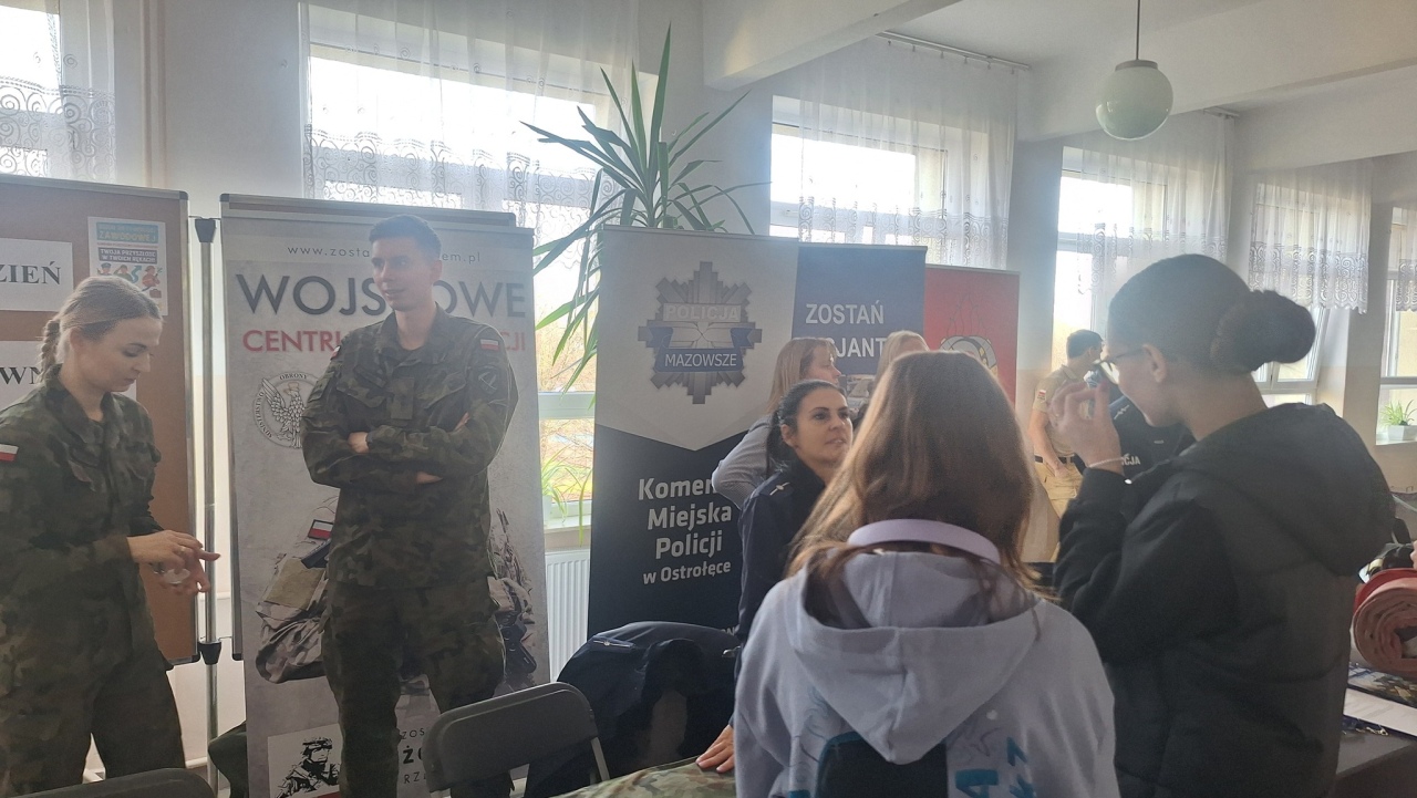 Dzień Aktywności Zawodowej w Zespole Szkół Zawodowych Nr 2 w Ostrołęce [13.11.2025]] - zdjęcie #6 - eOstroleka.pl