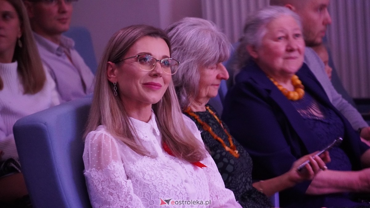Wieczór słowno-muzyczny Dla Niepodległej w Kadzidle [14.11.2025] - zdjęcie #57 - eOstroleka.pl