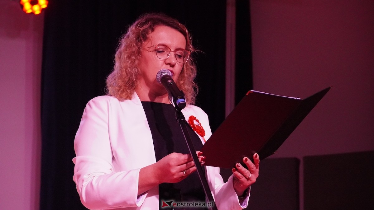 Wieczór słowno-muzyczny Dla Niepodległej w Kadzidle [14.11.2025] - zdjęcie #51 - eOstroleka.pl