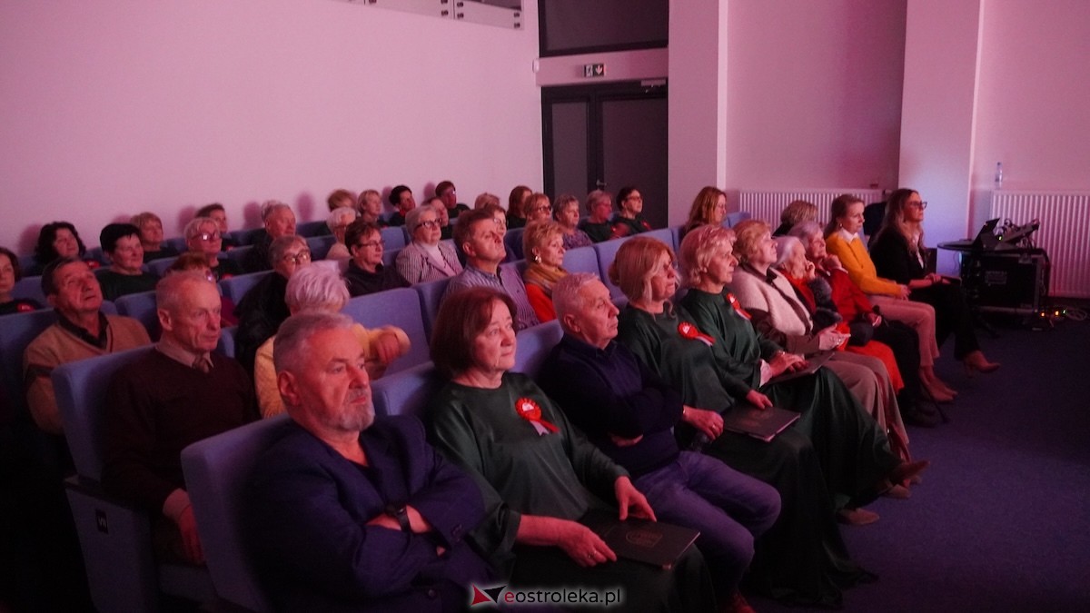 Wieczór słowno-muzyczny Dla Niepodległej w Kadzidle [14.11.2025] - zdjęcie #48 - eOstroleka.pl