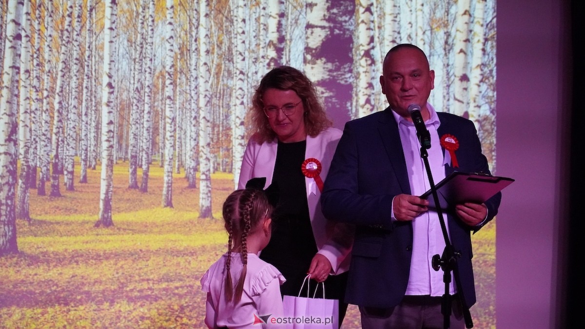 Wieczór słowno-muzyczny Dla Niepodległej w Kadzidle [14.11.2025] - zdjęcie #40 - eOstroleka.pl