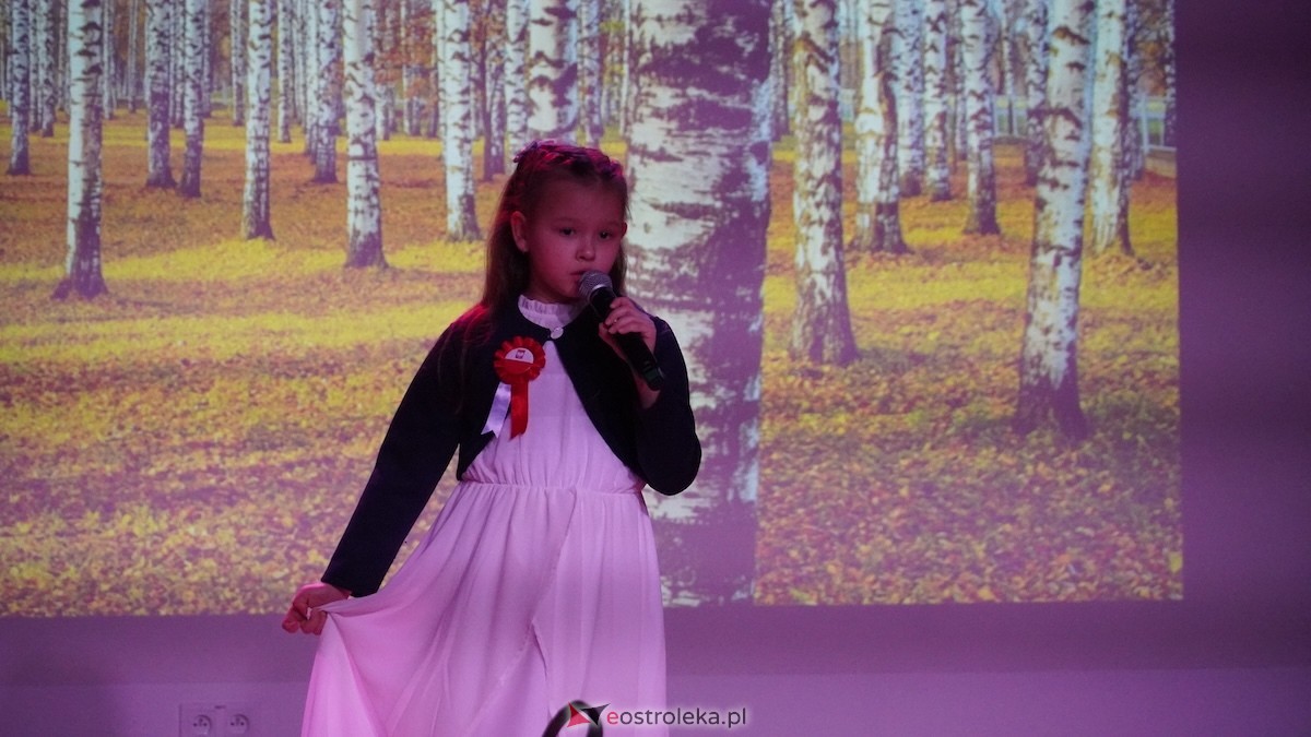 Wieczór słowno-muzyczny Dla Niepodległej w Kadzidle [14.11.2025] - zdjęcie #35 - eOstroleka.pl