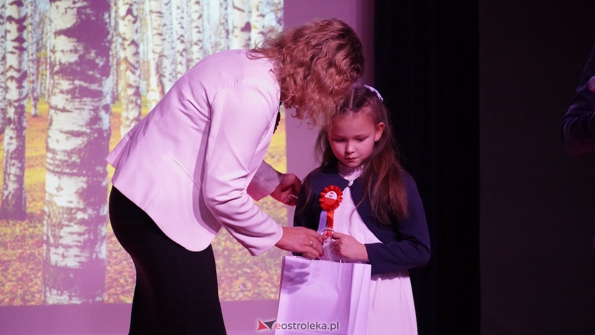 Wieczór słowno-muzyczny Dla Niepodległej w Kadzidle [14.11.2025] - zdjęcie #33 - eOstroleka.pl