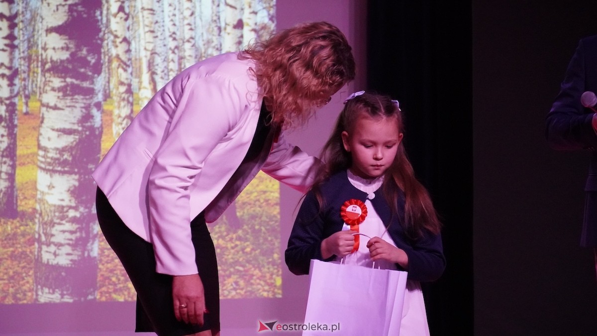 Wieczór słowno-muzyczny Dla Niepodległej w Kadzidle [14.11.2025] - zdjęcie #32 - eOstroleka.pl