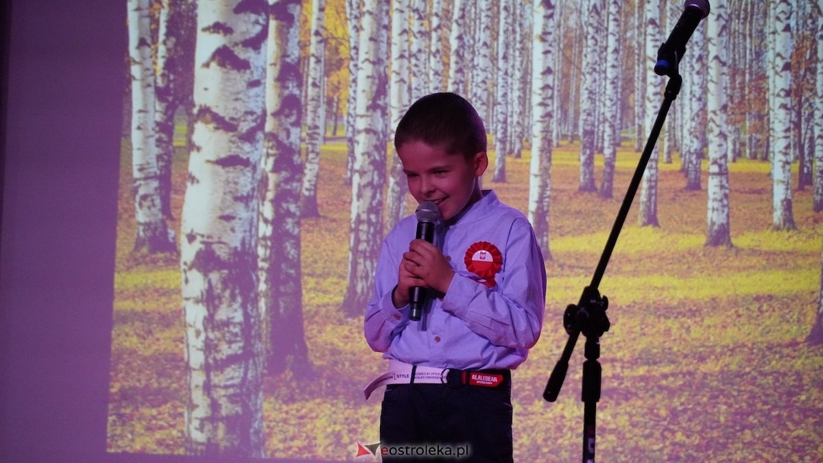 Wieczór słowno-muzyczny Dla Niepodległej w Kadzidle [14.11.2025] - zdjęcie #28 - eOstroleka.pl