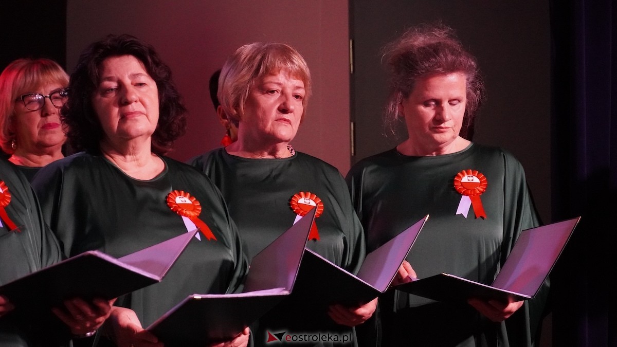 Wieczór słowno-muzyczny Dla Niepodległej w Kadzidle [14.11.2025] - zdjęcie #8 - eOstroleka.pl
