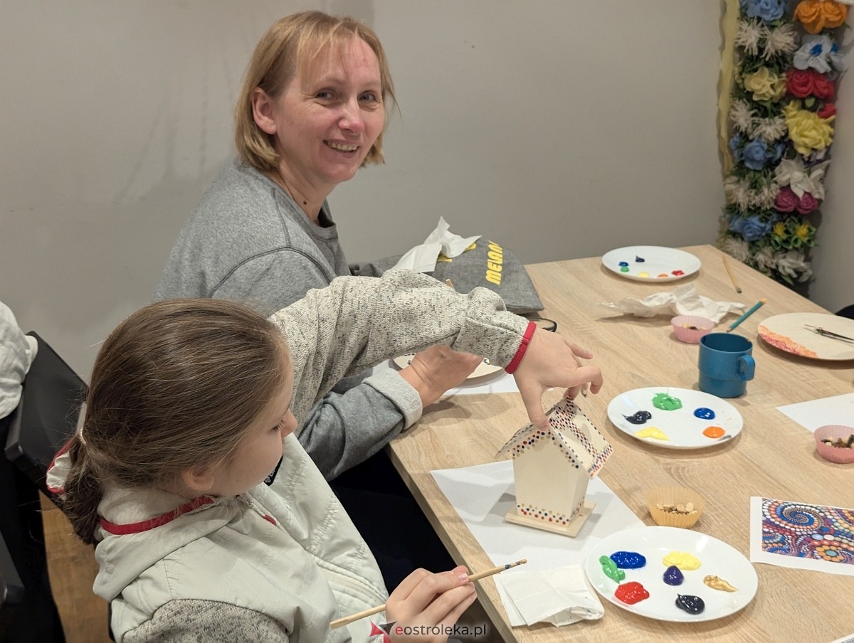 Warsztaty rodzinne „Malujemy jak Aborygeni” [16.11.2025] - zdjęcie #7 - eOstroleka.pl