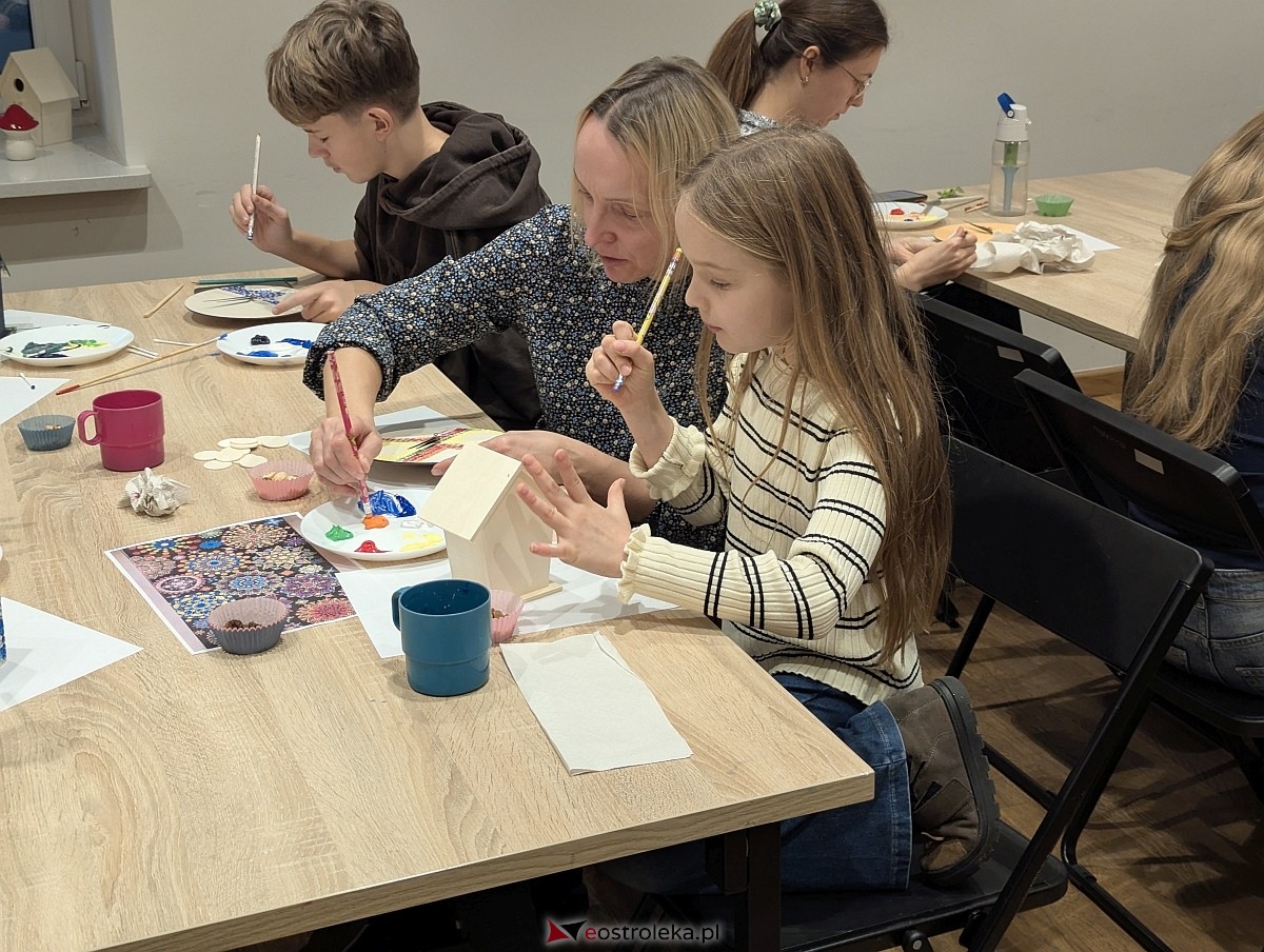 Warsztaty rodzinne „Malujemy jak Aborygeni” [16.11.2025] - zdjęcie #2 - eOstroleka.pl
