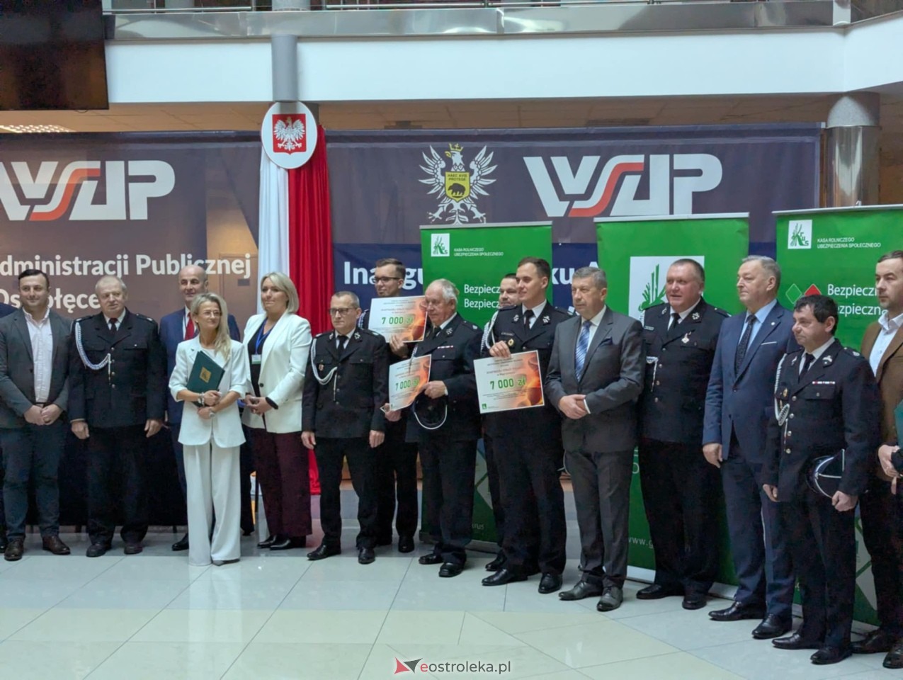 Wręczenie promes dla jednostek OSP [17.11.2025] - zdjęcie #111 - eOstroleka.pl