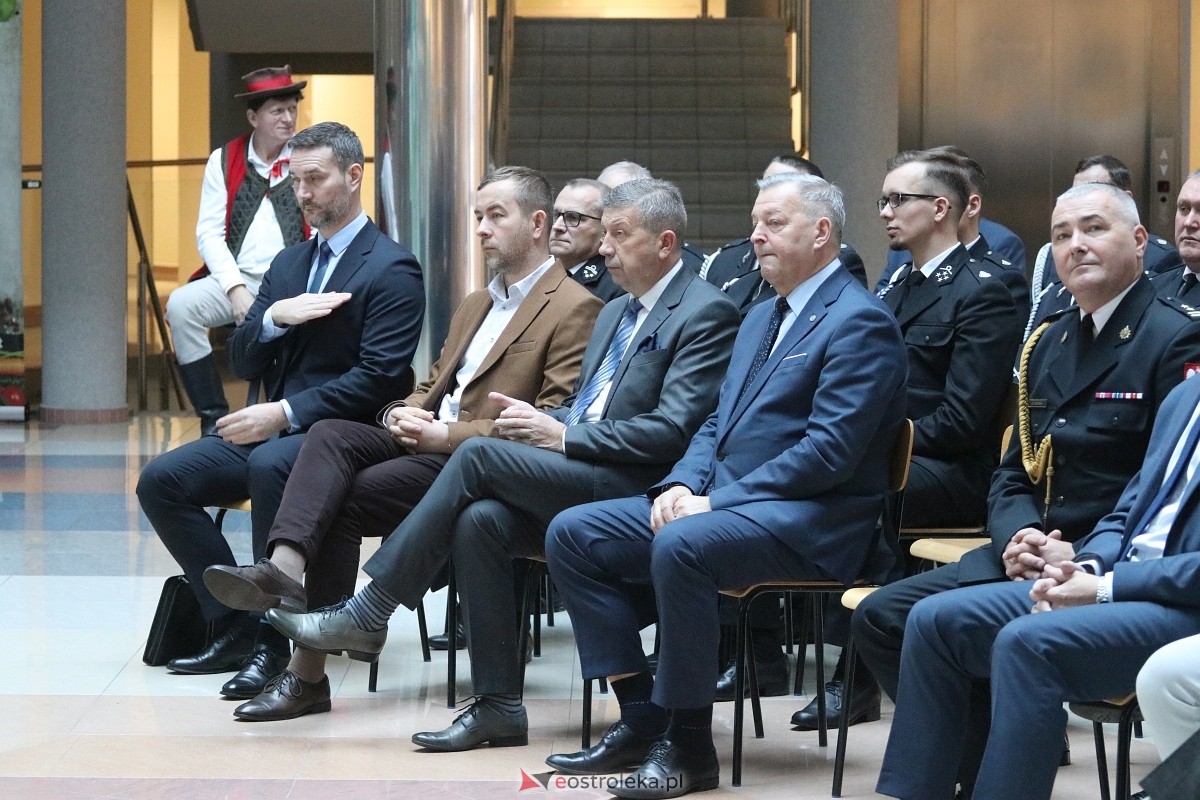 Wręczenie promes dla jednostek OSP [17.11.2025] - zdjęcie #92 - eOstroleka.pl