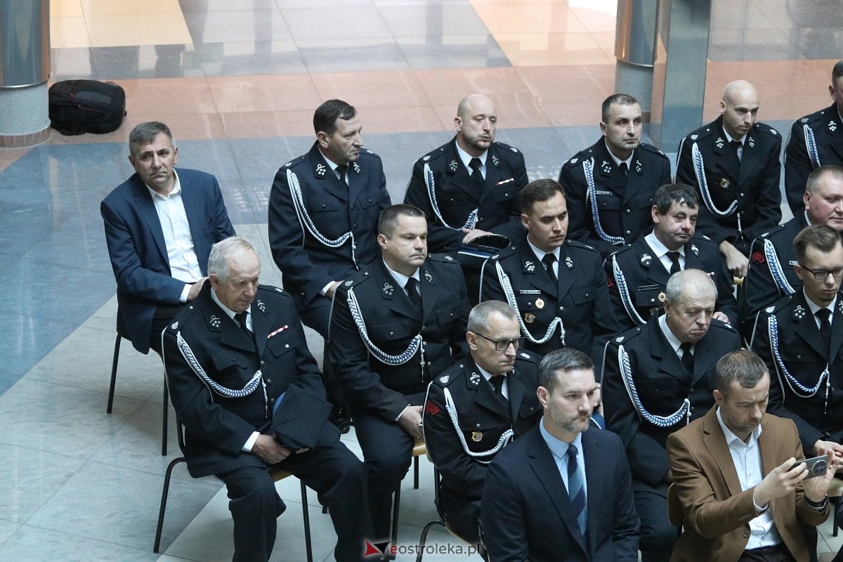 Wręczenie promes dla jednostek OSP [17.11.2025] - zdjęcie #74 - eOstroleka.pl