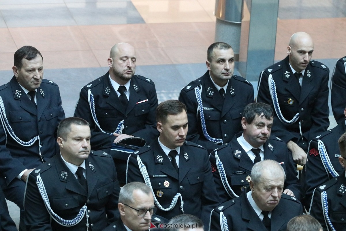 Wręczenie promes dla jednostek OSP [17.11.2025] - zdjęcie #73 - eOstroleka.pl
