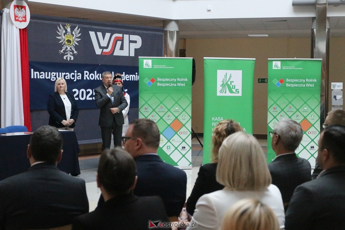 Wręczenie promes dla jednostek OSP [17.11.2025] - zdjęcie #61 - eOstroleka.pl