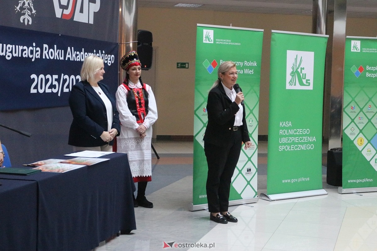 Wręczenie promes dla jednostek OSP [17.11.2025] - zdjęcie #59 - eOstroleka.pl
