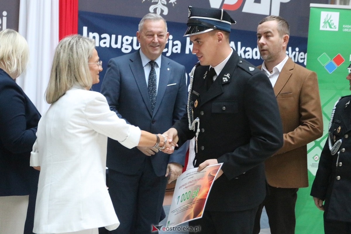 Wręczenie promes dla jednostek OSP [17.11.2025] - zdjęcie #57 - eOstroleka.pl