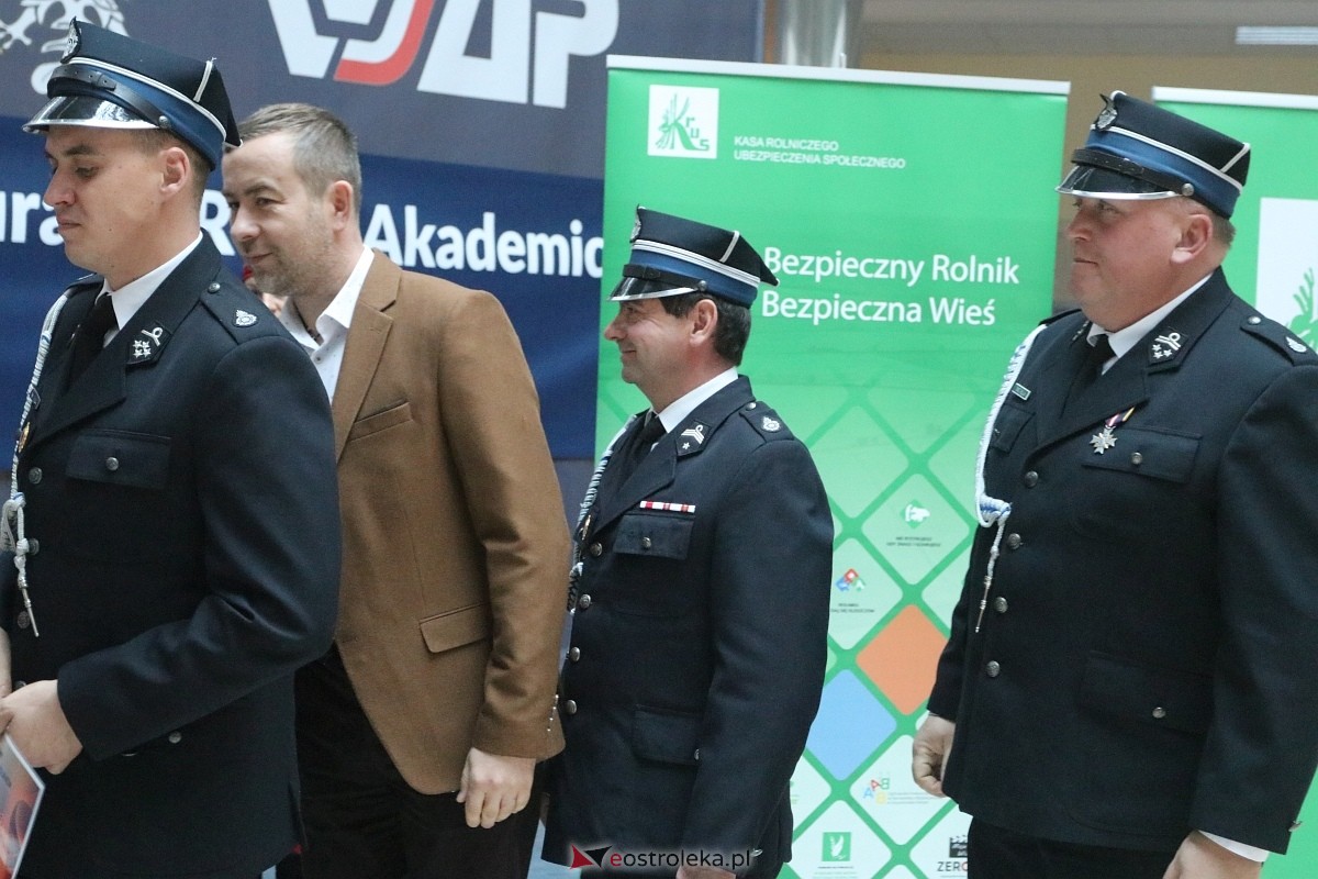 Wręczenie promes dla jednostek OSP [17.11.2025] - zdjęcie #55 - eOstroleka.pl