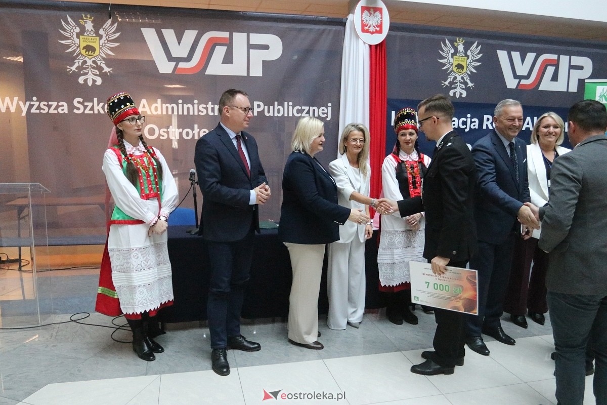 Wręczenie promes dla jednostek OSP [17.11.2025] - zdjęcie #51 - eOstroleka.pl
