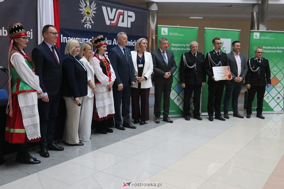 Wręczenie promes dla jednostek OSP [17.11.2025] - zdjęcie #50 - eOstroleka.pl