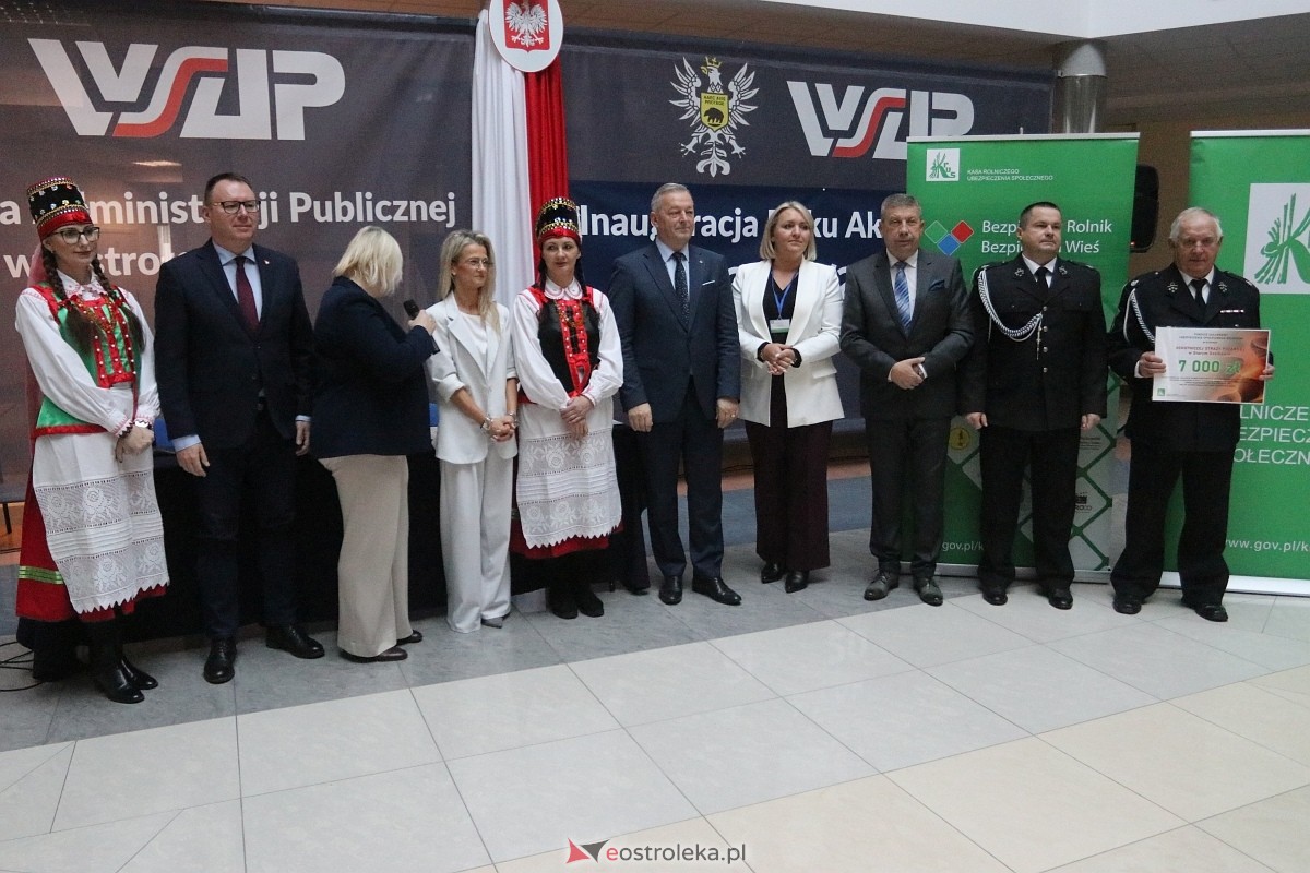 Wręczenie promes dla jednostek OSP [17.11.2025] - zdjęcie #45 - eOstroleka.pl