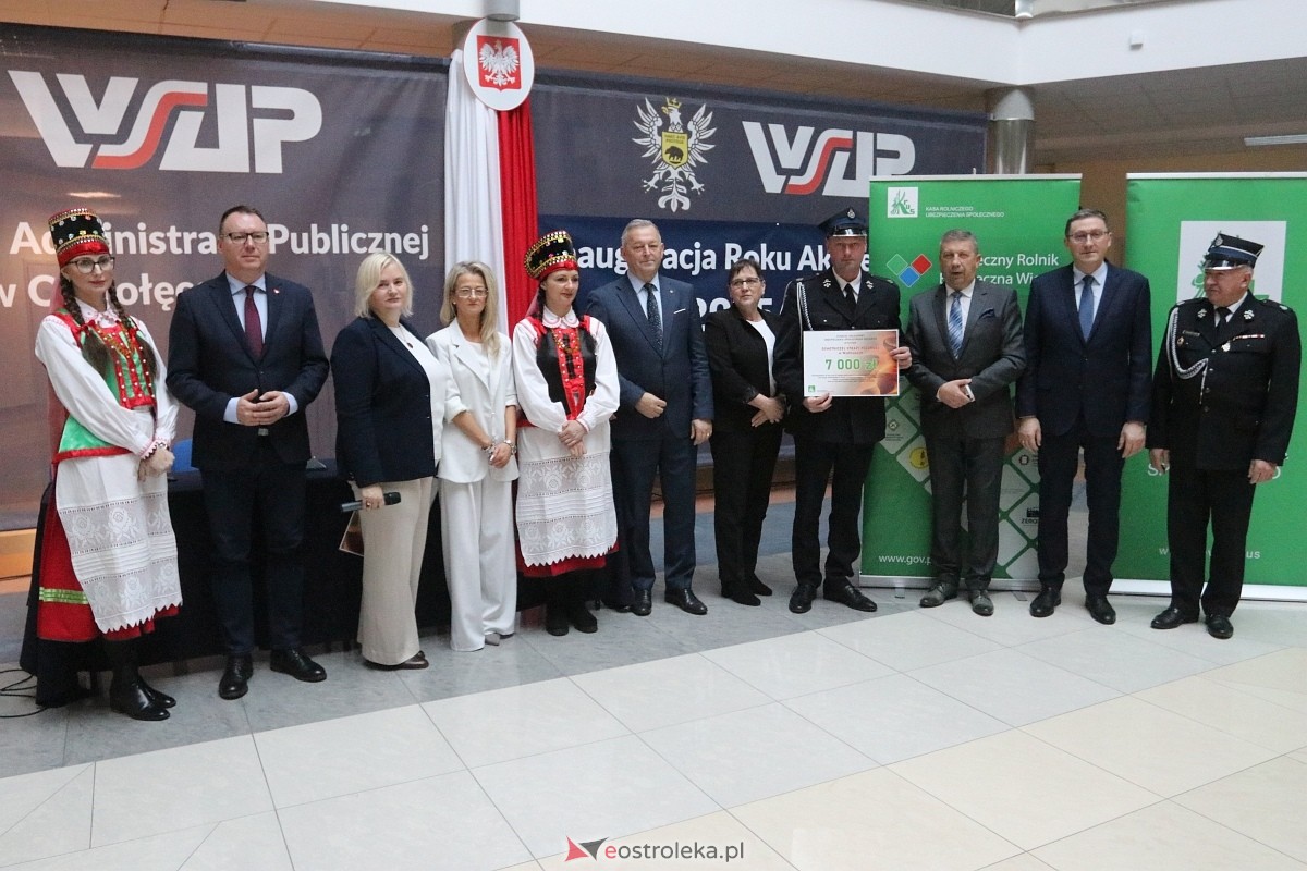 Wręczenie promes dla jednostek OSP [17.11.2025] - zdjęcie #39 - eOstroleka.pl