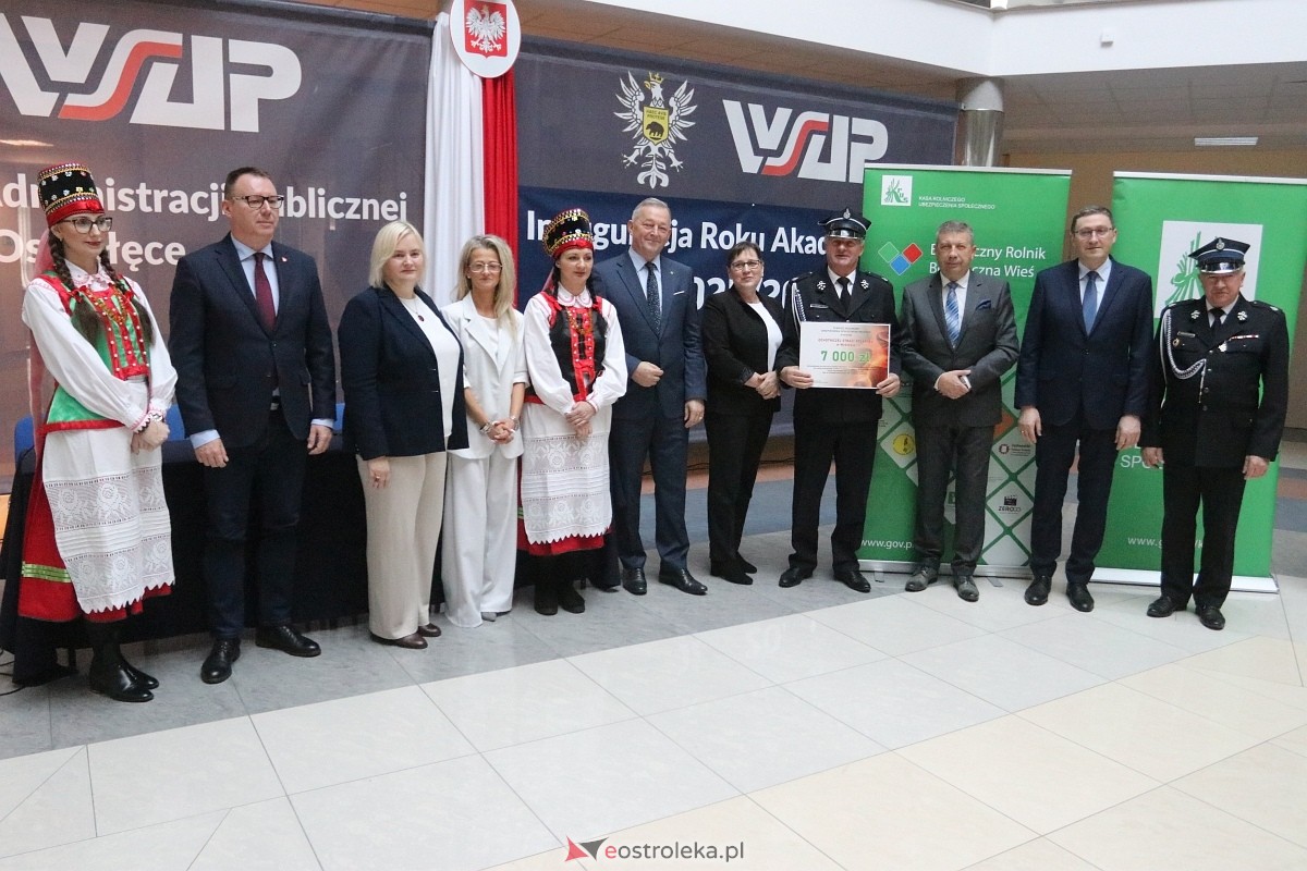Wręczenie promes dla jednostek OSP [17.11.2025] - zdjęcie #35 - eOstroleka.pl