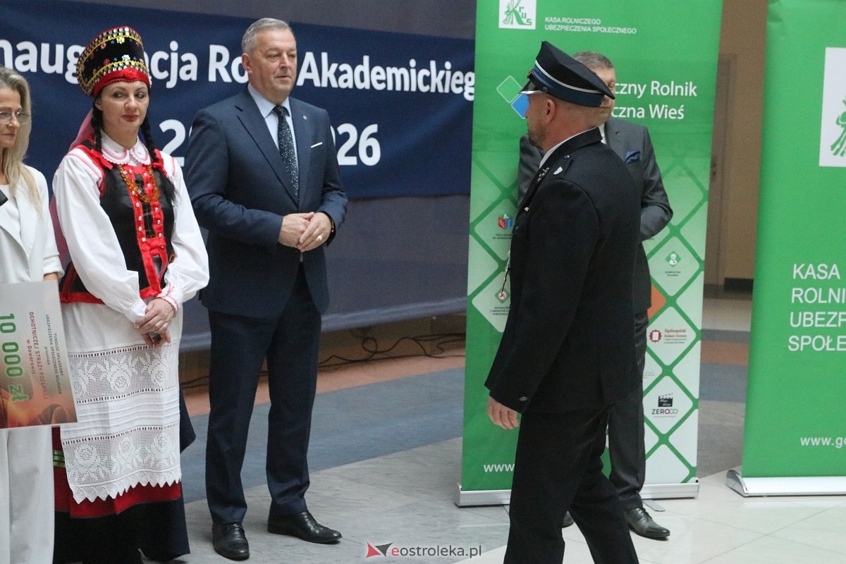Wręczenie promes dla jednostek OSP [17.11.2025] - zdjęcie #33 - eOstroleka.pl