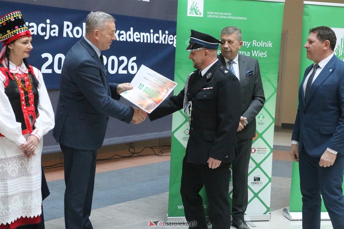 Wręczenie promes dla jednostek OSP [17.11.2025] - zdjęcie #31 - eOstroleka.pl