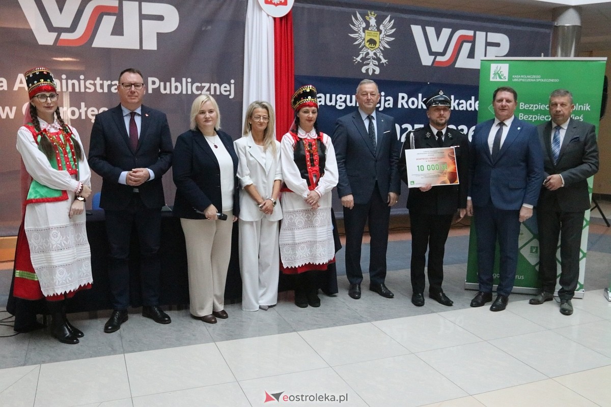 Wręczenie promes dla jednostek OSP [17.11.2025] - zdjęcie #28 - eOstroleka.pl